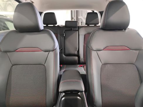 Used 2025 Nissan Kicks SR w/ Illumination Package image 41