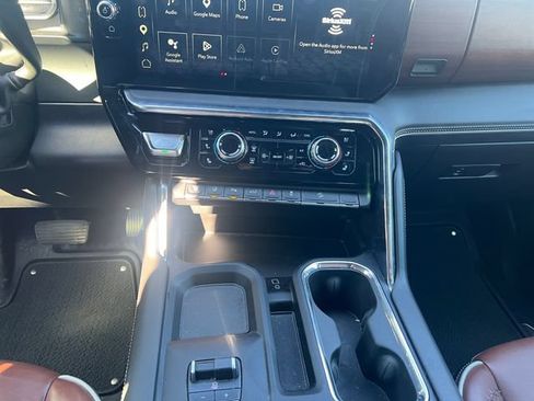Used 2024 GMC Sierra 3500 Denali Ultimate AWD/4WD image 15
