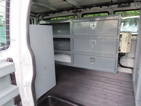 Used 2015 GMC Savana 3500 RWD image 15