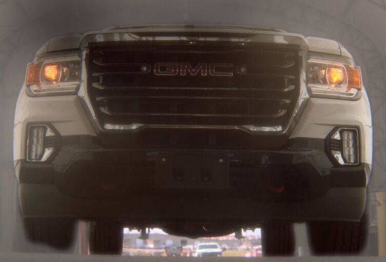 Used 2022 GMC Canyon AT4 w/ Trailering Package AWD/4WD image 6