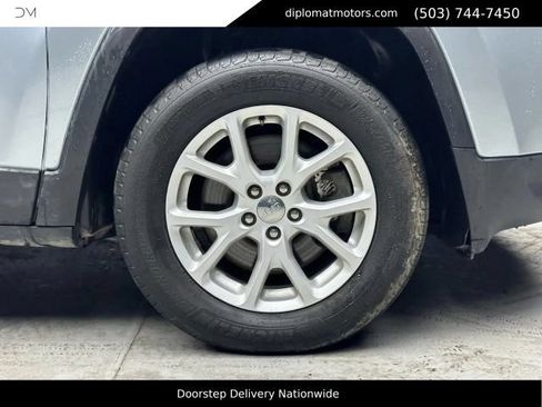 Used 2018 Jeep Cherokee Sport w/ Cold Weather Group AWD/4WD image 42