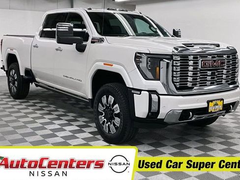 Used 2024 GMC Sierra 3500 Denali w/ Denali Reserve Package AWD/4WD image 1