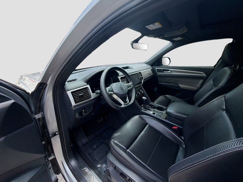Used 2022 Volkswagen Atlas Cross Sport SE FWD image 9