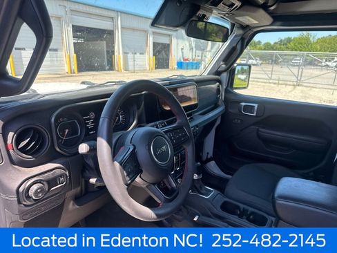 Used 2024 Jeep Gladiator Rubicon w/ Convenience Group AWD/4WD image 5