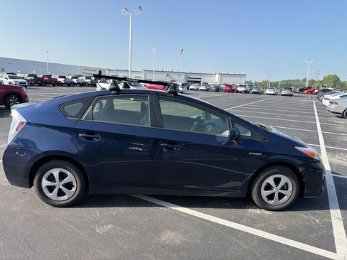 Used 2014 Toyota Prius Two FWD image 7