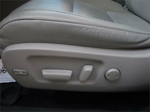 Used 2017 Toyota Highlander Limited image 9