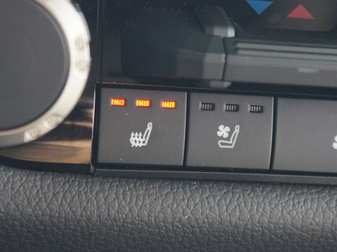 Used 2024 Toyota Tundra Limited image 9