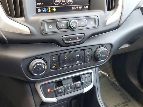 Used 2024 GMC Terrain SLE image 28