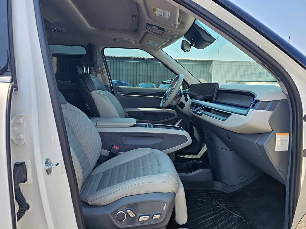 Used 2024 Kia EV9 Land AWD/4WD image 10