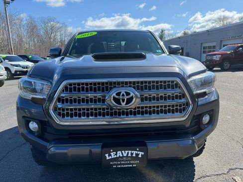 Used 2016 Toyota Tacoma TRD Sport image 3