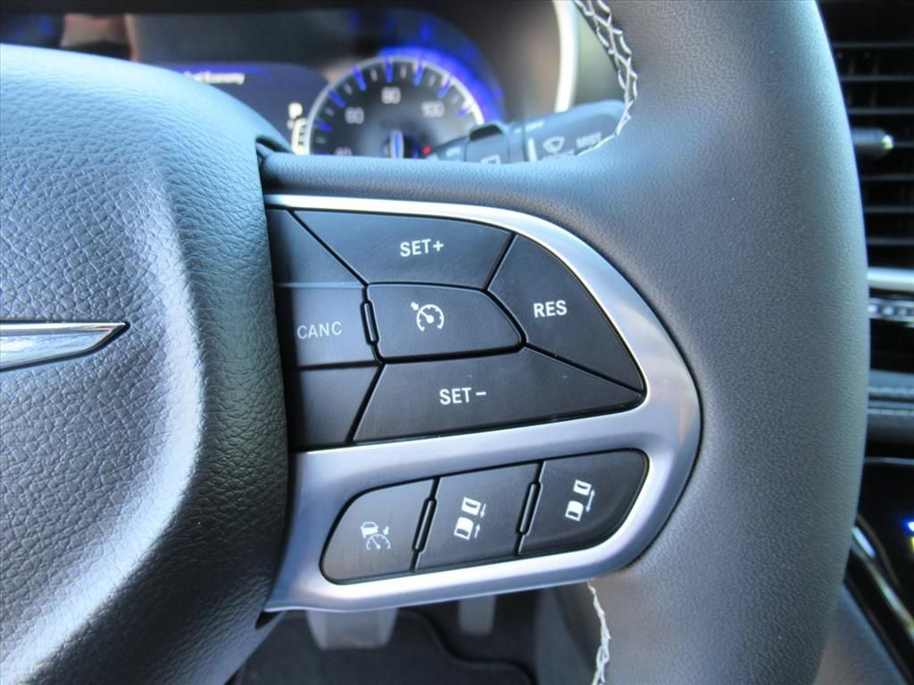 New 2026 Chrysler Pacifica Select FWD image 21