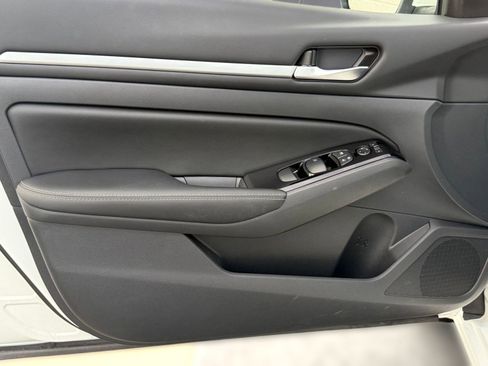 Used 2023 Nissan Altima 2.5 SV image 11