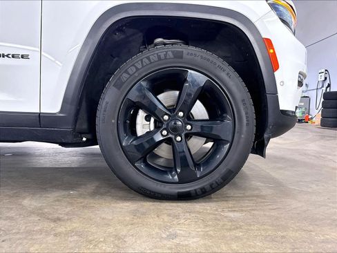 Used 2023 Jeep Grand Cherokee L Limited w/ Luxury Tech Group II AWD/4WD image 11