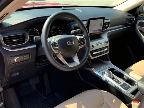 Used 2021 Ford Explorer XLT w/ Equipment Group 202A image 16