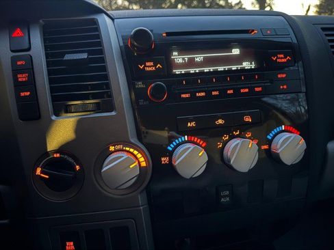 Used 2010 Toyota Tundra 4x4 Double Cab image 21