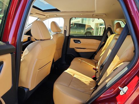 Used 2023 Nissan Rogue Platinum w/ Platinum Premium Package image 9