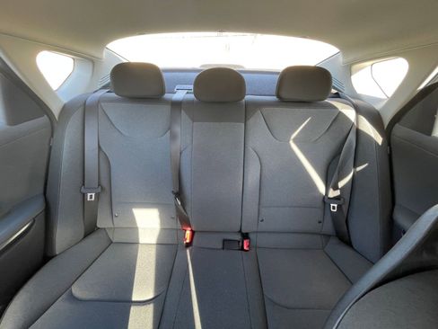 Used 2025 Kia K4 LXS image 40