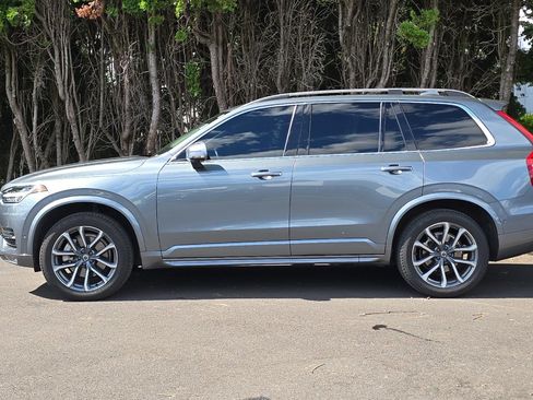 Used 2017 Volvo XC90 T6 Momentum w/ Vision Package AWD/4WD image 7