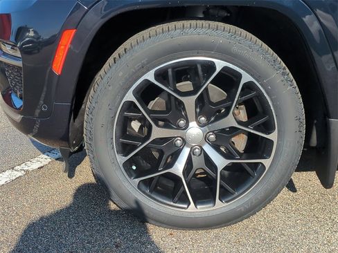 Used 2023 Jeep Grand Cherokee Summit image 12