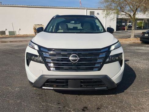 Certified 2025 Nissan Rogue SL w/ SL Premium Package FWD image 9
