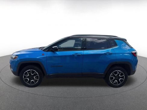 Used 2025 Jeep Compass Trailhawk AWD/4WD image 8