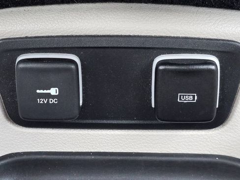 Used 2019 Chrysler Pacifica Touring-L FWD image 29