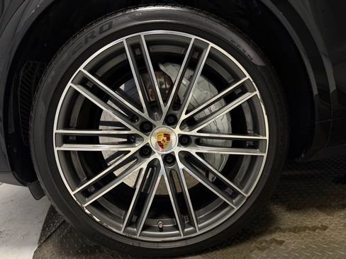 Certified 2023 Porsche Cayenne Turbo image 38