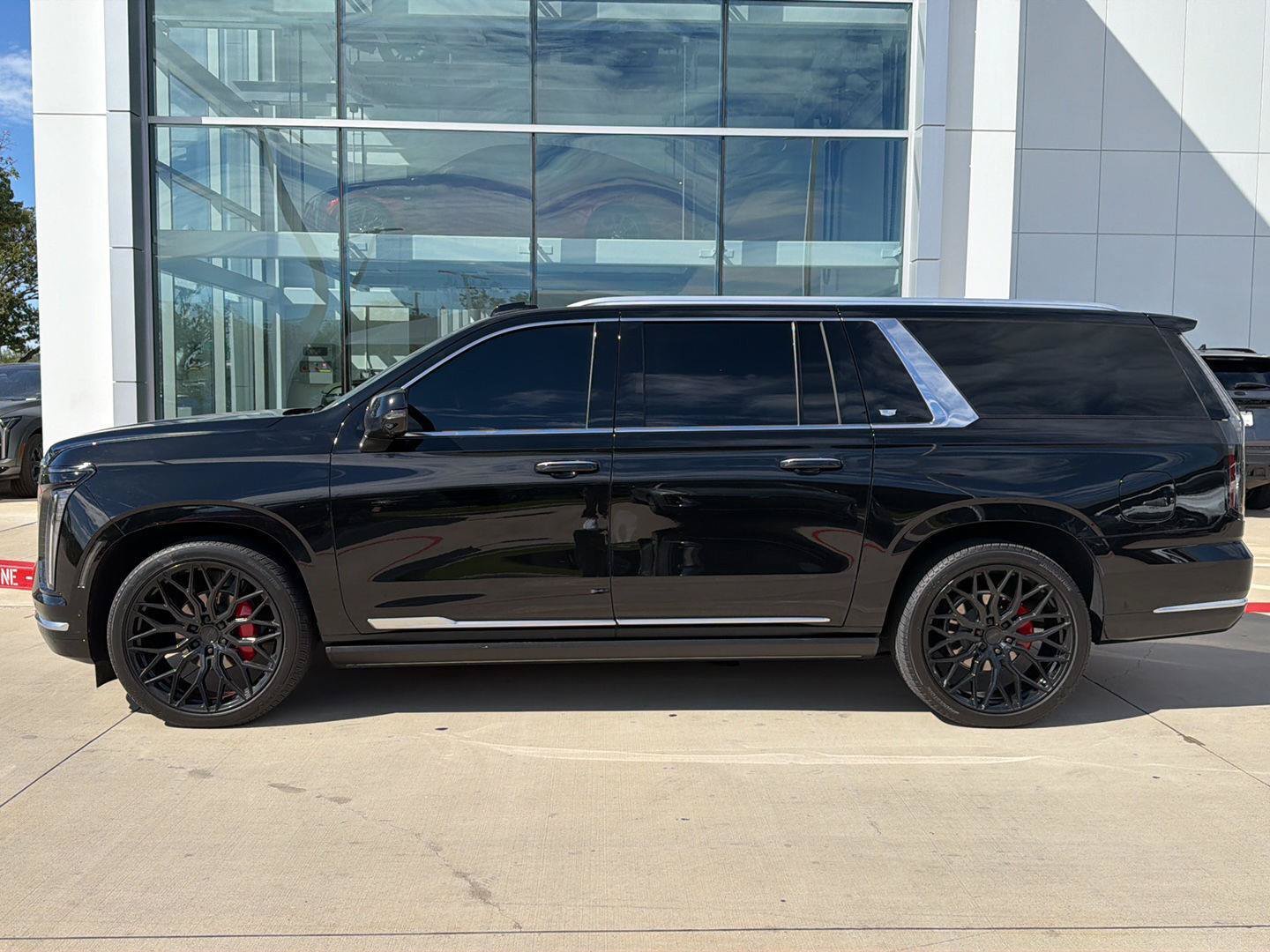 Used 2025 Cadillac Escalade ESV Premium Luxury w/ Touring Package AWD/4WD image 2