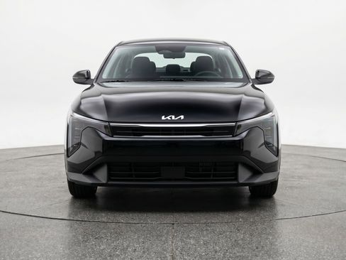 Used 2025 Kia K4 LXS image 2