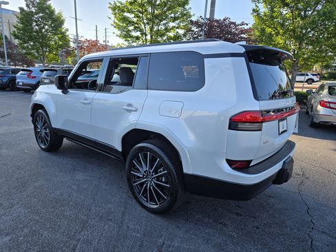 Used 2025 Lexus GX 550 w/ Accessory Package (2T) AWD/4WD image 3