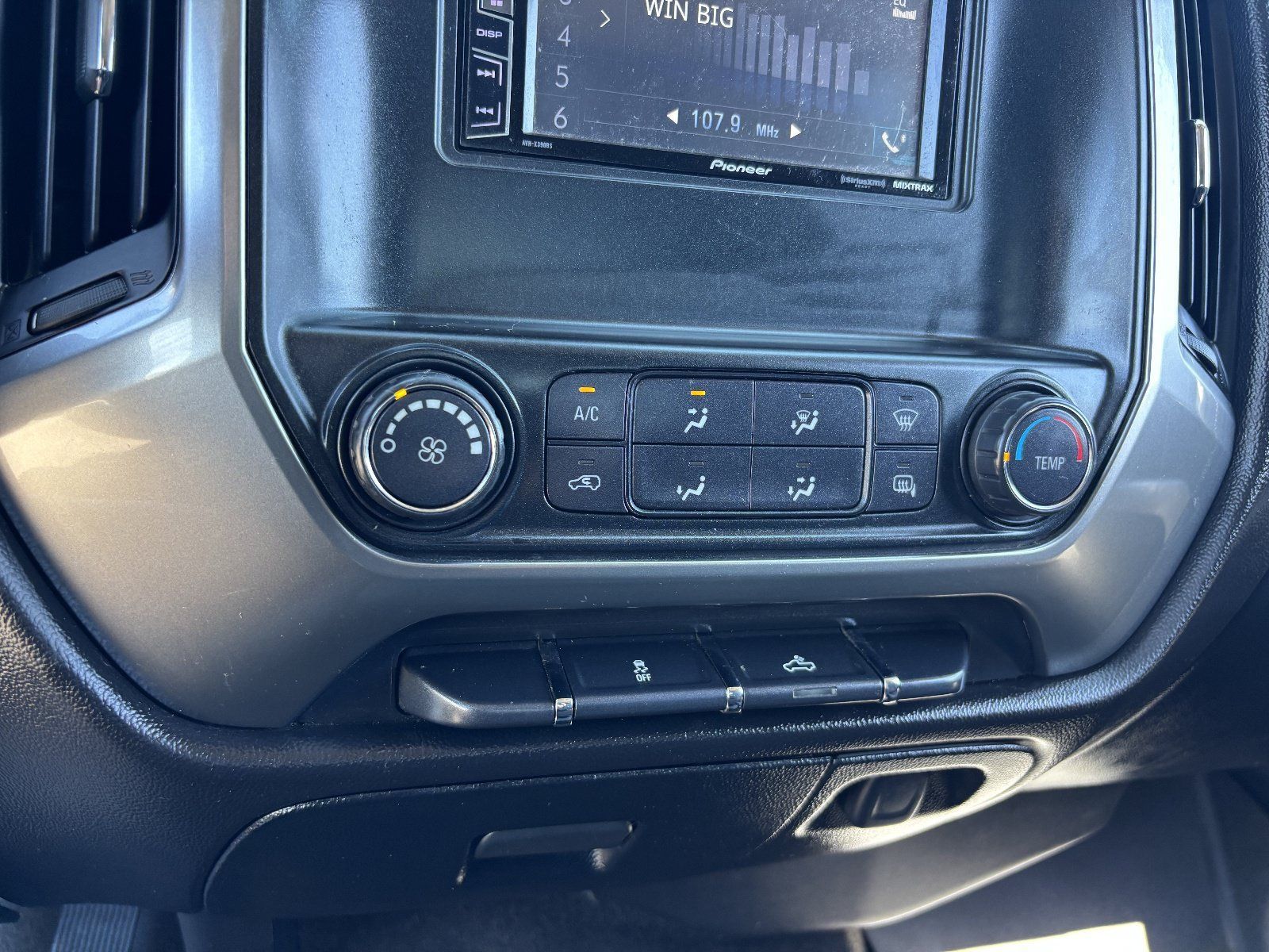 Used 2015 Chevrolet Silverado 1500 LT AWD/4WD image 25