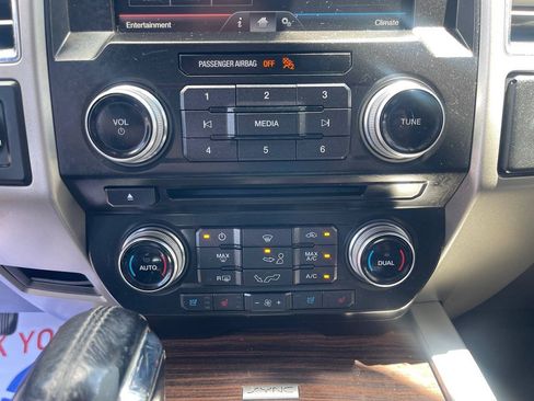Used 2015 Ford F150 Lariat w/ Equipment Group 502A Luxury AWD/4WD image 40