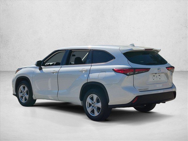 Used 2021 Toyota Highlander LE FWD image 7