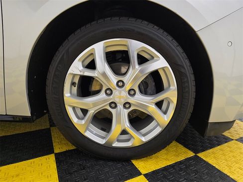 Used 2017 Chevrolet Volt Premier w/ Driver Confidence II Package image 9