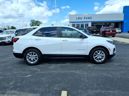 Used 2022 Chevrolet Equinox LS w/ LS Convenience Package FWD image 27