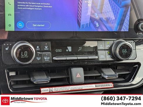 Used 2025 Toyota Highlander XLE AWD/4WD image 25