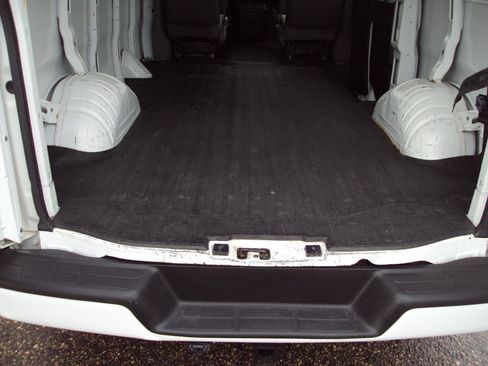 Used 2013 Chevrolet Express 1500 AWD image 9