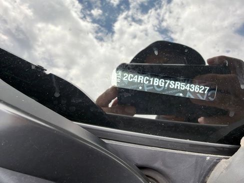 Used 2025 Chrysler Pacifica Select FWD image 4