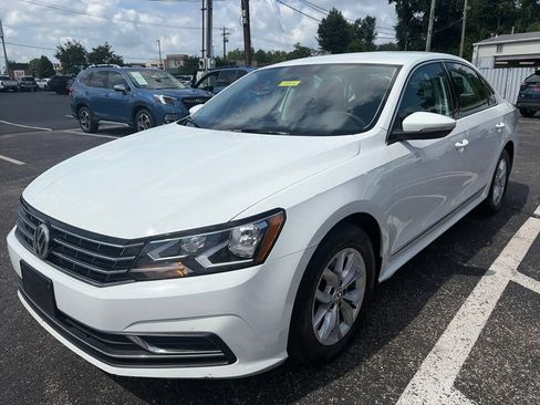 Used 2017 Volkswagen Passat 1.8T S FWD image 3