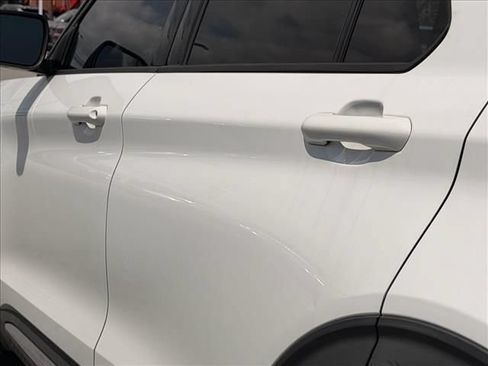 Used 2020 Ford Explorer XLT w/ Comfort Package AWD/4WD image 7
