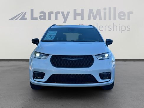 New 2026 Chrysler Pacifica Limited w/ S Appearance Package image 4