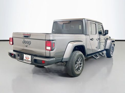 Used 2024 Jeep Gladiator Sport AWD/4WD image 4