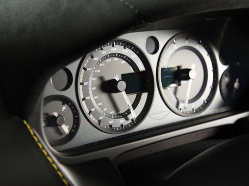 Used 2016 Aston Martin V8 Vantage GT RWD image 34