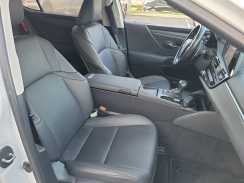 Used 2024 Lexus ES 350 w/ Accessory Package (Z1) image 21