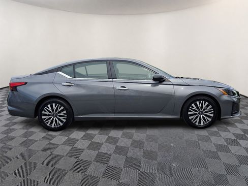 Used 2024 Nissan Altima 2.5 SV FWD image 7