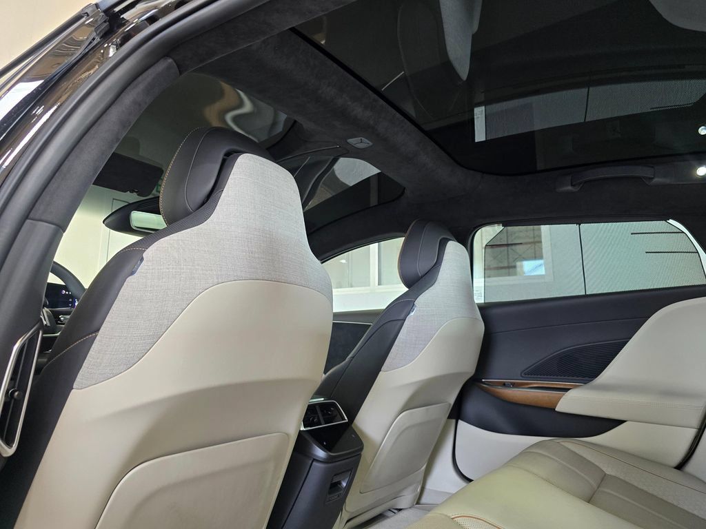 Used 2022 Lucid Air Grand Touring AWD/4WD image 25