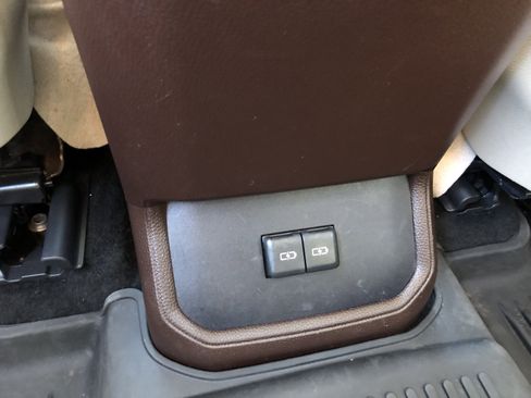 Used 2022 Toyota Highlander XLE image 7