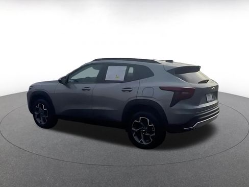 Used 2025 Chevrolet Trax LT image 10