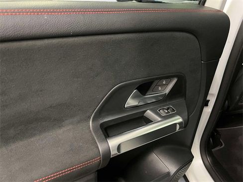 Certified 2022 Mercedes-Benz GLB 250 4MATIC image 11