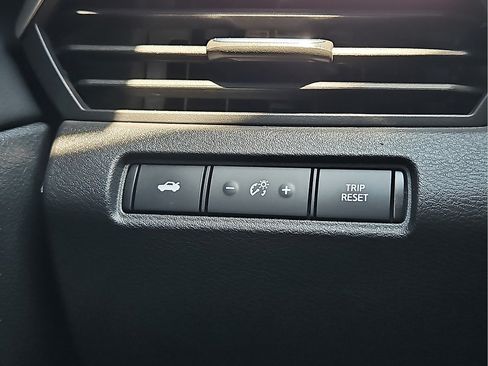 Used 2024 Nissan Altima 2.5 SR FWD image 15